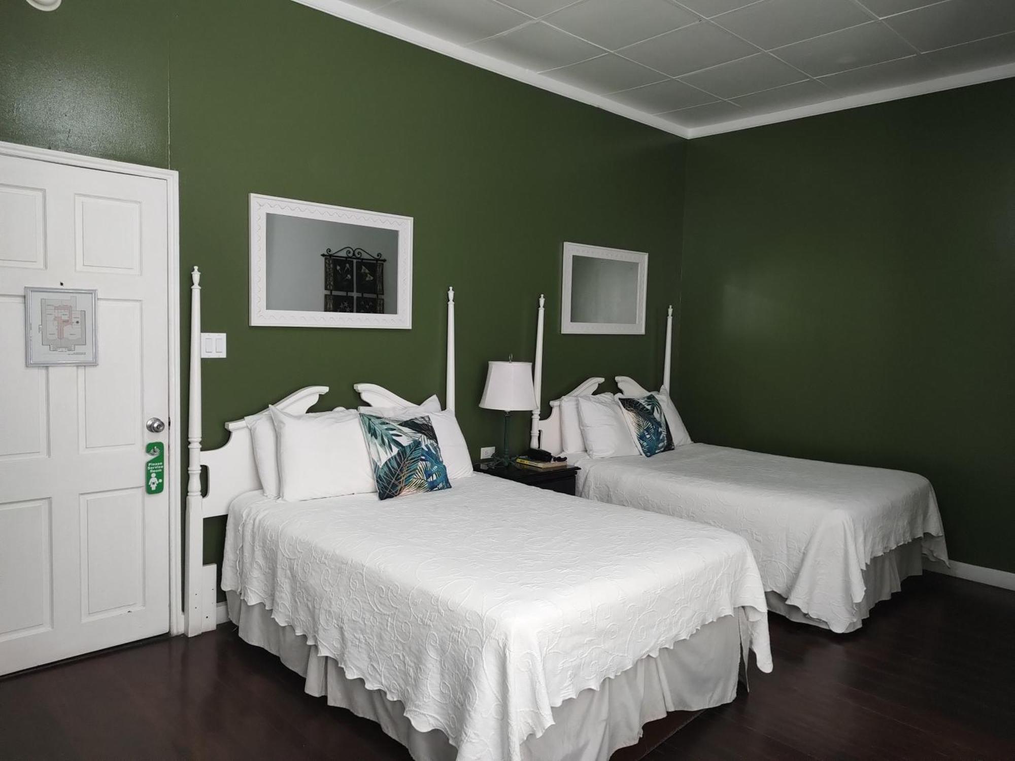 Traditional Room - 2 Double Beds (Lobby Entrance)