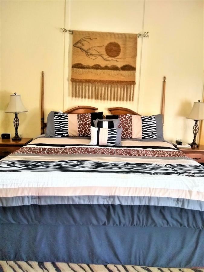 Deluxe Colonial King Room with Partial Sea View (Verandah Access)
